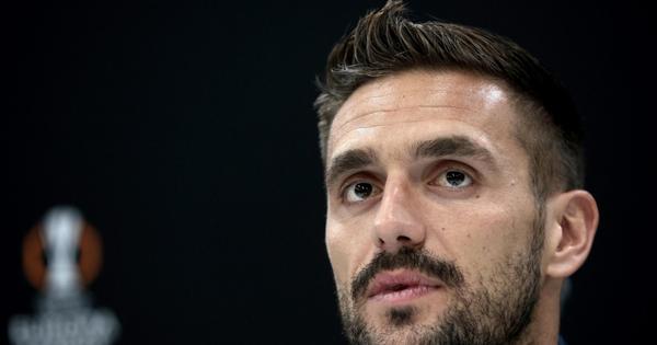 Dušan Tadić objavio da je napustio klub i napravio haos na društvenim mrežama /FOTO/