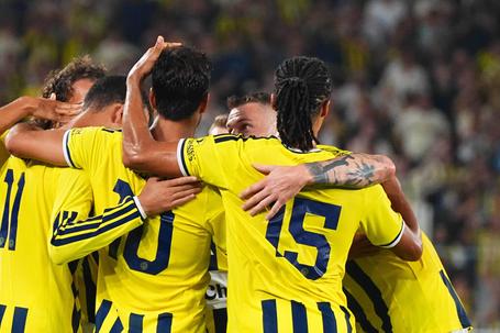 Taliska nastavio gde je stao, a Grinvud se već isplaćuje: Fenerbahče jednom nogom u plej-ofu Lige šampiona! /VIDEO/