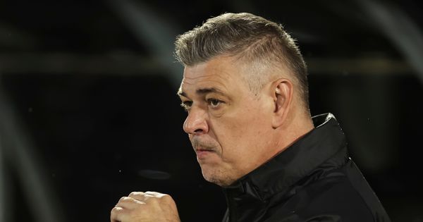 Savo Milošević gledao tuču Manijaka sa policijom, prekid trajao čak 23 minuta! /VIDEO/