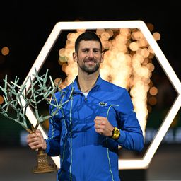 Trenutak za anale: Novak sedmi put podigao trofej u Bersiju, čitava hala se poklonila najvećem ikad /VIDEO/