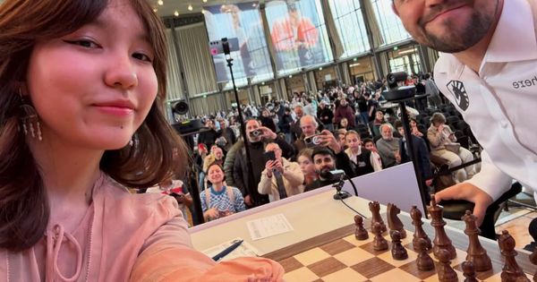 Planeta gleda i ne veruje: Magnus Karlsen joj ispunio san, pa je posle par sekundi prijavio sudiji! /VIDEO/