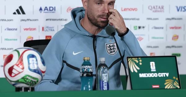 Henderson mora pod nož