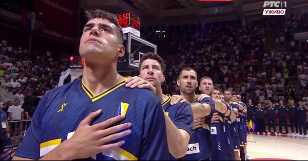 Vruć doček za reprezentaciju BiH: Navijači izviždali himnu komšija