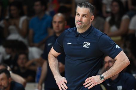 "Ovo svima treba da nam bude na čast, mislim da bi i Arena bila puna da smo igrali u njoj!" Alimpijević prekinuo konferenciju, pa se vratio da odgovori na još jedno pitanje: Navijam za Argentinu!