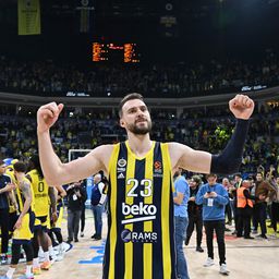 Fenerbahče slavi Srbina: Gudurić dao trojku za pobedu! /VIDEO/