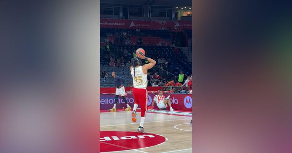 Košarkaši Zvezde na zagrevanju pred meč sa Parizom