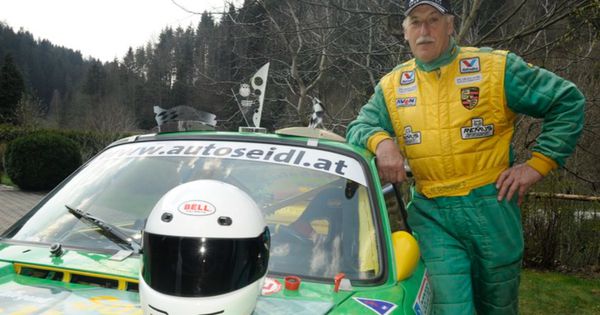 Ima 77 godina i upravo je projurio do pobede na brdskom reliju