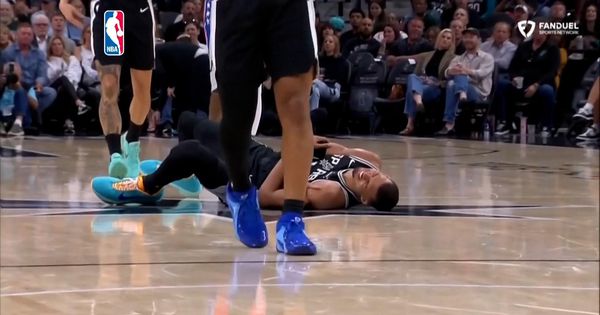 Ovo je trenutak kada je Vembanjama napustio teren nakon udarca