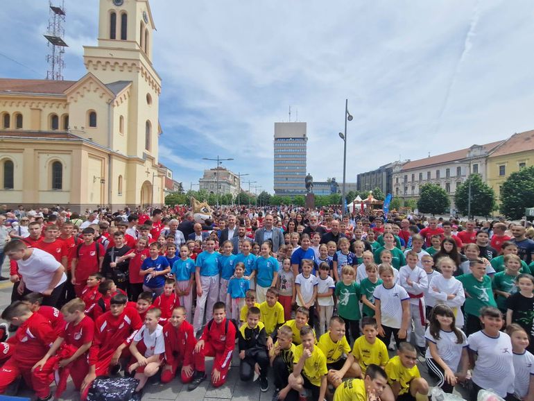 "Sport je važan da bi bio zdrav i snažan”: Mali sajam sporta u Zrenjaninu okupio buduće asove