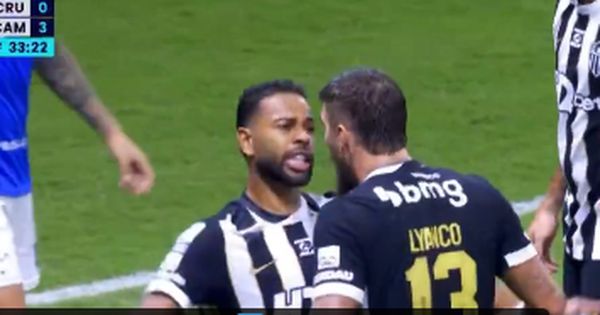 Srbin napravio novi haos! Dobio crveni karton bez da je dodirnuo protivnika, a onda hteo da bije saigrača /VIDEO/