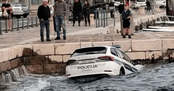 Plivajući zamajac dobio novo značenje: Policijski automobil prvi “otvorio sezonu” kupanja, a sve zbog jednog poteza! /VIDEO/
