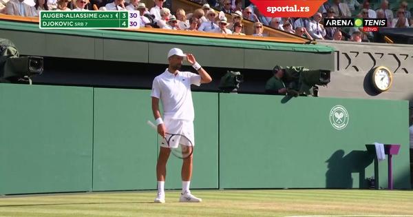 Slika na majici privukla pažnju celom Vimbldonu: Nole, Nadal i Federer u kafani, a iza njih Kosovka devojka!
