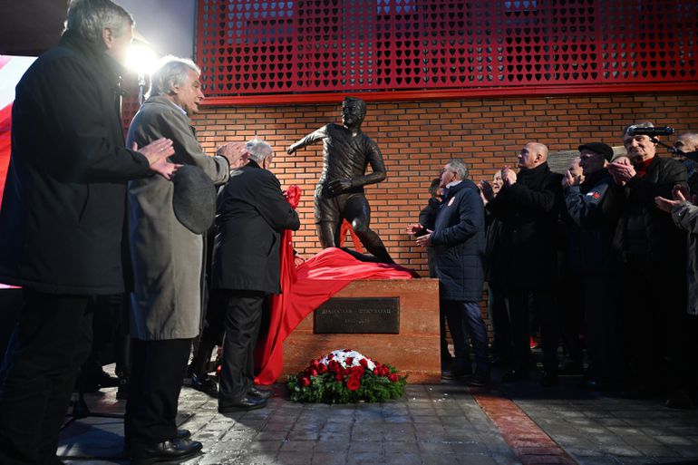 U svetskom stilu, kao što rade veliki klubovi: Zvezda otkrila spomenik Dragoslavu Šekularcu /VIDEO/