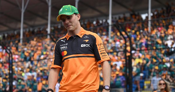 Katastrofa za domaćeg heroja: Oskar Pjastri uništio svoj Meklaren u krugu za zagrevanje pred start trke u Australiji /VIDEO/