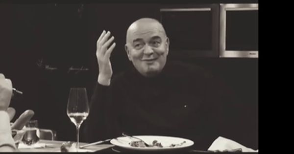 "Kad dođe oktobar i kiše padaju..." Ovo su retki trenuci Duletove boemije koju smo mogli da vidimo /VIDEO/