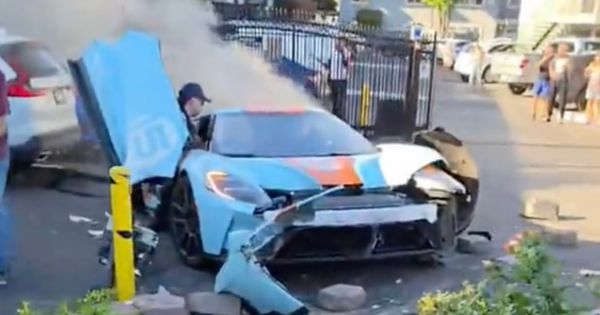 Slupao 2.000.000 evra odmah nakon kupovine! Snimak jezive nesreće: Tek što je seo u Ford GT, završio je na betonu /VIDEO/