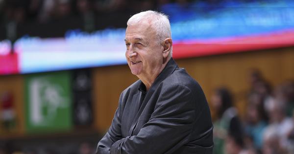 Laskavo priznanje u rukama srpskog stručnjaka: Dragan Šakota najbolji trener FIBA Lige šampiona!