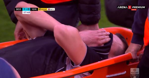 Horor povreda u Novom Sadu: Tek što je dobio pravu šansu, Ognjen na nosilima iznesen sa terena /VIDEO/