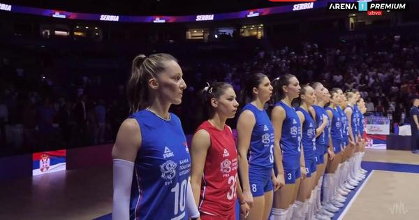 Poćinje spektakl u Beogradu: Odbojkašice ugals zapevale himu Srbije u Areni!