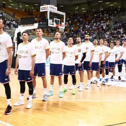 Neobična situacija pred himnu Srbije u Grčkoj, zvižduci - pa izostanak originalne verzije "Bože pravde" /VIDEO/