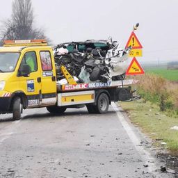 Automobil smrskan: Jezive scene na mestu nesreće u kojoj je nastradao Miodrag Ješić /FOTO/