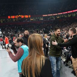 TU JE I MITAR Iz Katara u Arenu: Aleksandar Mitrović gleda derbi