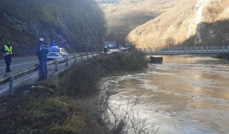 Rođaci našli kola kraj puta, a telo u reci: Novi detalji smrti oca Ivice Dragutinovića, sinoć prijavili nestanak, tražili Radoja cele noći, a sve ukazuje na jedno