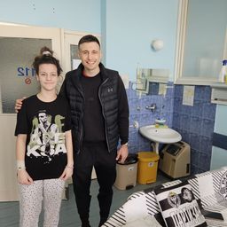 Aleksa Avramović pokazao zašto je šampion! Košarkaš Partizana došao u Beograd i otišao na Institut za ortopediju da obraduje devojčicu Anđelu /FOTO/