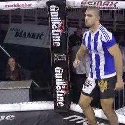 Skandal na MMA prvenstvu u Beogradu: Šokantna odluka sudije, Crnogorcu ukradena medalja! /VIDEO/