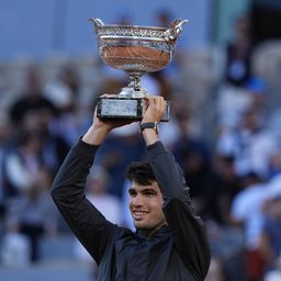 "Znaš koliko je teško osvojiti slem, a Novak ih ima 24!" Alkaras presrećan posle osvajanja Garosa, ali otkrio da mašta da premaši Đokovića