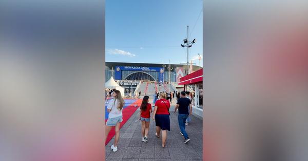 Poziv selektora "urodio plodom": Veliki broj navijača ispred Arene uoči meča Srbija - Francuska!