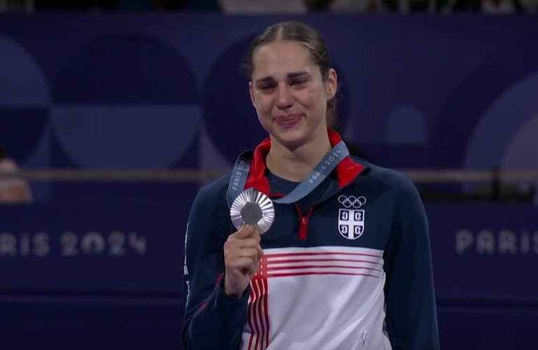 Aleksandra Perišić zaplakala i na dodeli medalje