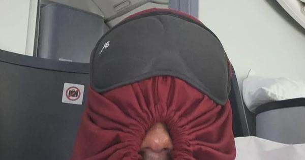 Džaba se glupirao i krio pod kapuljačom: Jamal napravio cirkus na redovnom letu za Španiju, pa sam sve izbacio na Instagram!