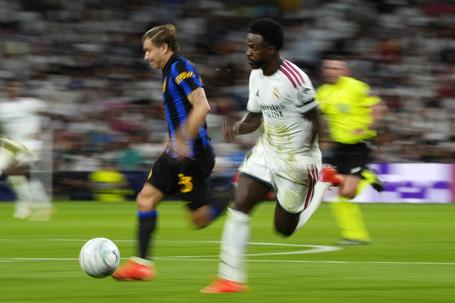 Šetnja koja je zapalila Bernabeu! Vinisijus ostavio tim na cedilu i popio zvižduke, Murinjo odmah skočio u njegovu odbranu!