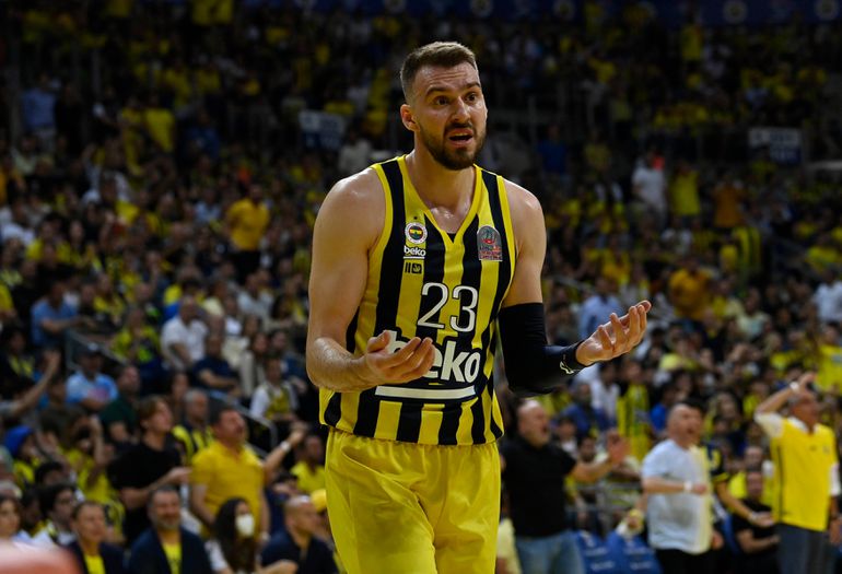 Džaba odlični Gudurić i Madar, Fenerbahče izgleda loše! Velikan pao na gostovanju Karšijaki