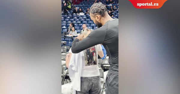 Bruno dobio poklone od navijačica, pogledajte njegovu reakciju