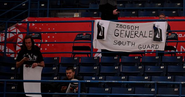 Cveće i suze ispred Arene, a u njoj posebna Duletova fotografija: Igrači se zagrevaju u majicama sa njegovim likom /FOTO/