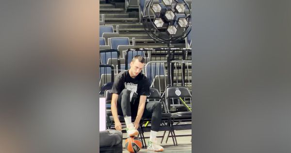 Bošnjaković i Pokuševski prvi na zagrevanju: Ovako odaju počast Dušku Vujoševiću