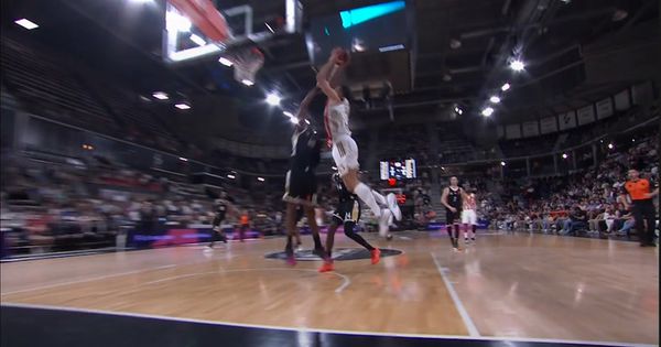 Monstruozno zakucavanje Nvore, a potom i trojka!