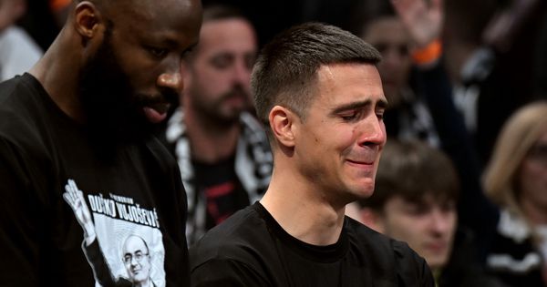 Emotivni slom kapitena Partizana: Marinković nije mogao da izusti ni reč, suze same tekle zbog odlaska Vujoševića! /VIDEO/