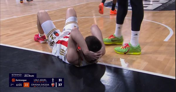 Uh, težak, nesportski faul nad Miljenovićem!