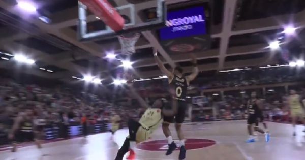 Eli, šta to uradi?! Okobo priredio navijačima najkomičniju scenu u Evroligi ove sezone /VIDEO/