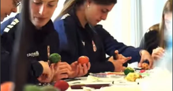 Srpske fudbalerke obeležile Veliki petak: Kreativni predah pred Italiju! /VIDEO/
