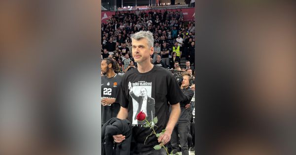 Novica, Pavlović, Lovernj podržavaju danas crno-bele u majicama Duška Vujoševića