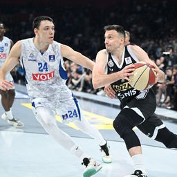 Crno-beli se mučili, a onda se pojavio Aleksa: Partizan pregazio Budućnost u drugom poluvremenu i otišao u finale!