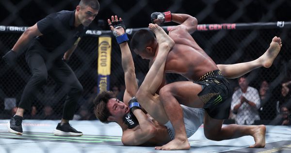 Džošua Van odbranio UFC titulu! Krv lila na sve strane, ali pojas ne menja vlasnika /VIDEO/