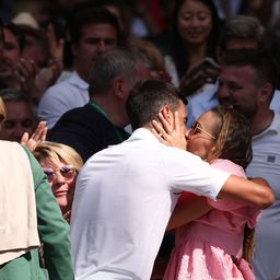 Novak i Jelena otišli u "ilegalu": Sakrili se od svih, a ipak "uhvaćeni" na letu za egzotičnu i izolovanu destinaciju /FOTO/