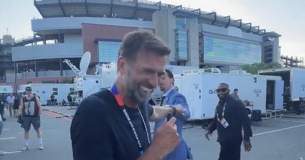 Scena koja je oduševila svet! "Štrec", pa bratski zagrljaj: Zlatan "uleteo" Klopu u kadar! /VIDEO/