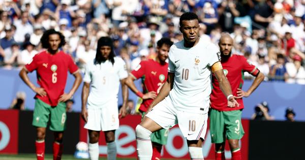 Dve teorije i glasan muk iz FIFA: Zašto je Mbape čekao tri minuta i 11 sekundi na izvođenje penala?