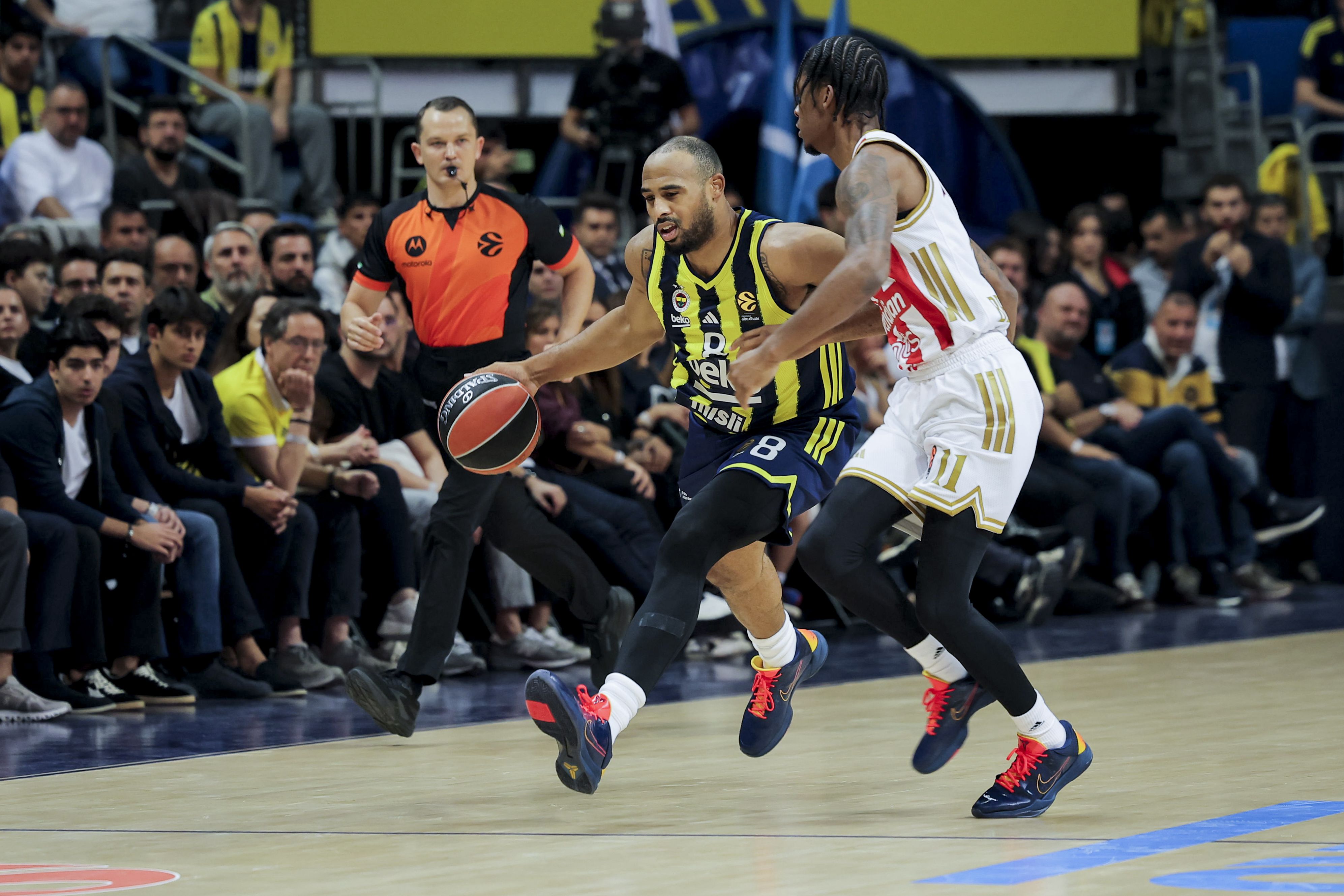 Detalj sa meča KK Fenerbahče - KK Crvena zvezda (Foto: Tolga Adanali / Euroleague Basketball 2025)